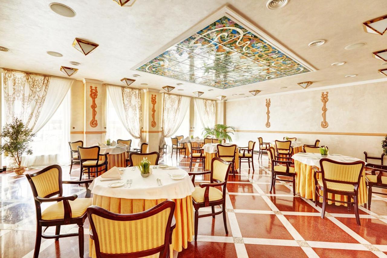 Europe Hotel Minsk Exterior foto